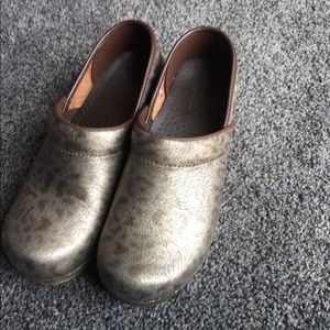 Sanita metallic gun metal/gold cheetah print 37